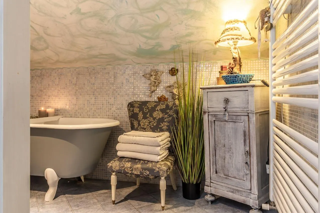 לינה וארוחת בוקר Baricella House Garden Loft
