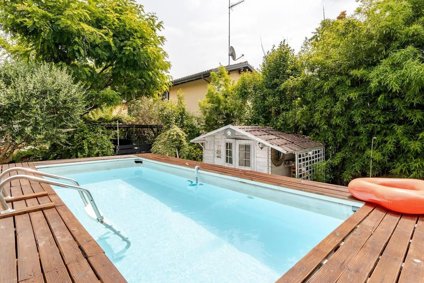 לינה וארוחת בוקר Baricella House Garden Loft